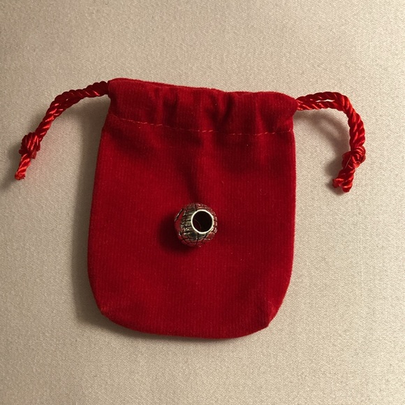 ๐ NWOT - World Globe Silvertone Slider Charm ๐ - Picture 4 of 5